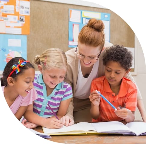 teacher-pupils-working-desk-together-1